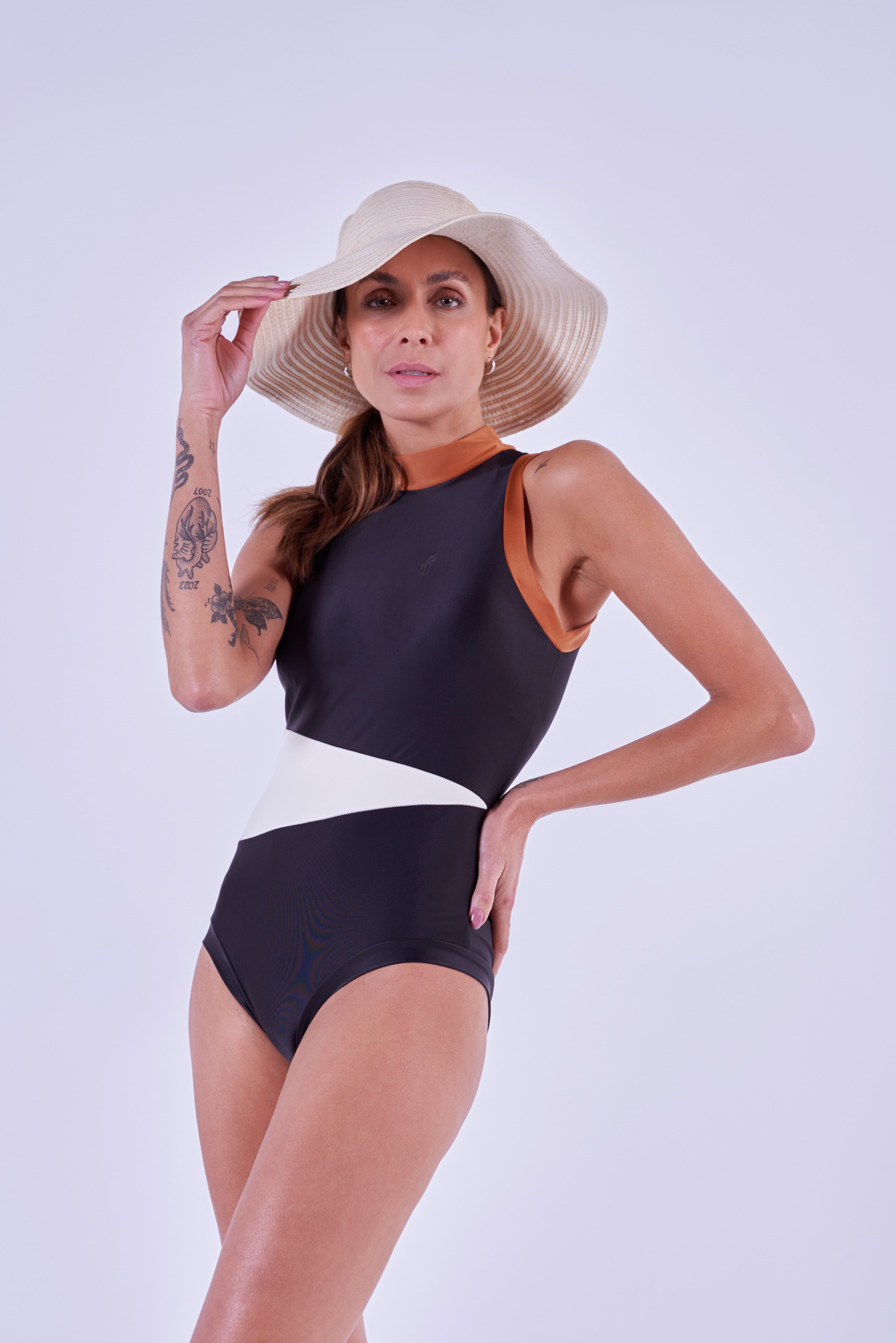 Body Maresias Tri caramelo / off-white / preto