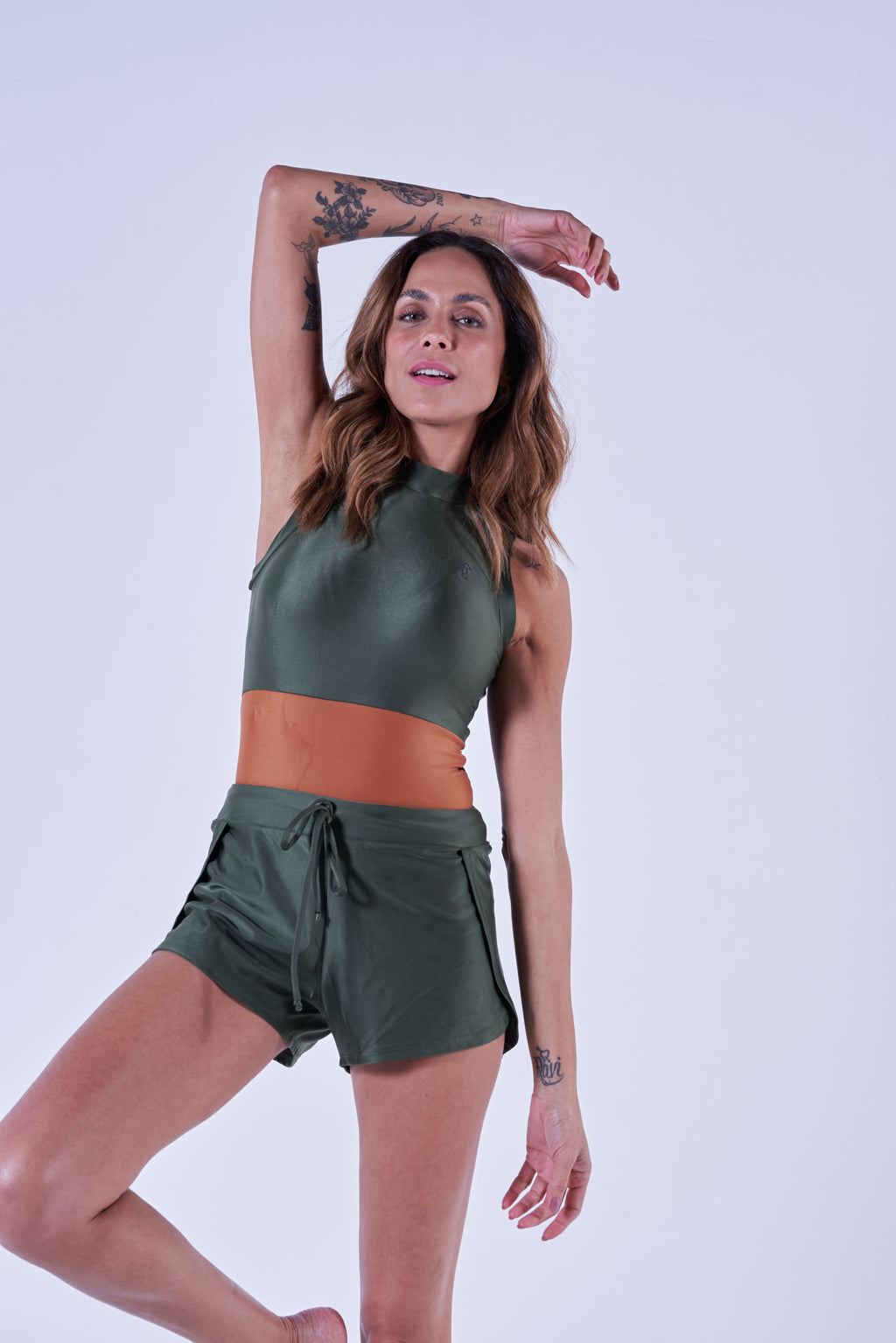 Body Maresias Listras verde militar / caramelo / preto